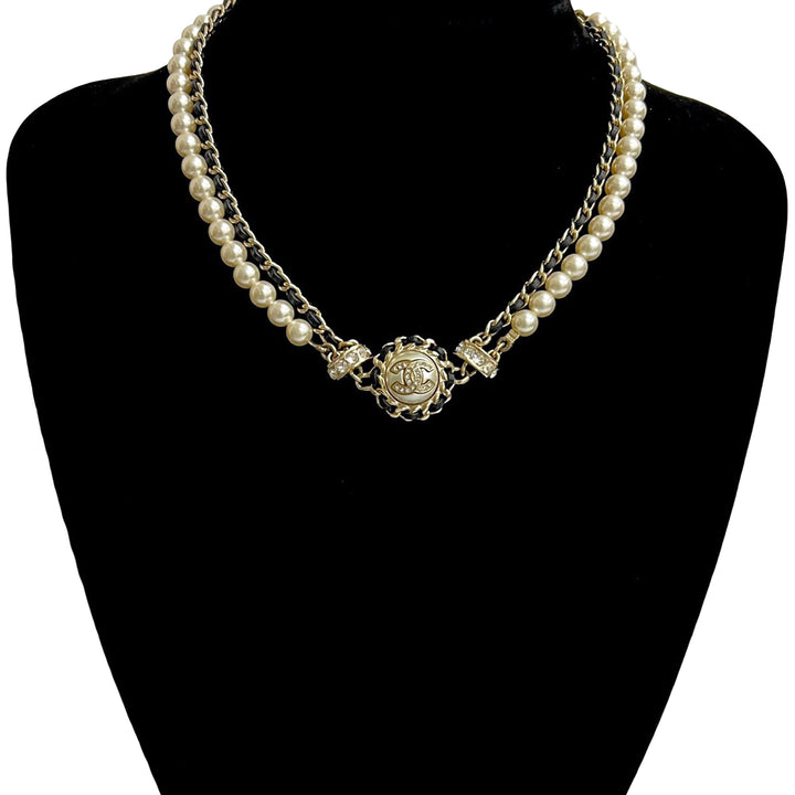 Chanel CC plaqué Perles fantaisie et Rhinestone Medallion Chain Collier