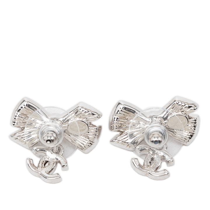 Chanel Brass Strass et Perles fantaisie Bow CC pendantes Bullet Back Boucles d'oreilles Métal
