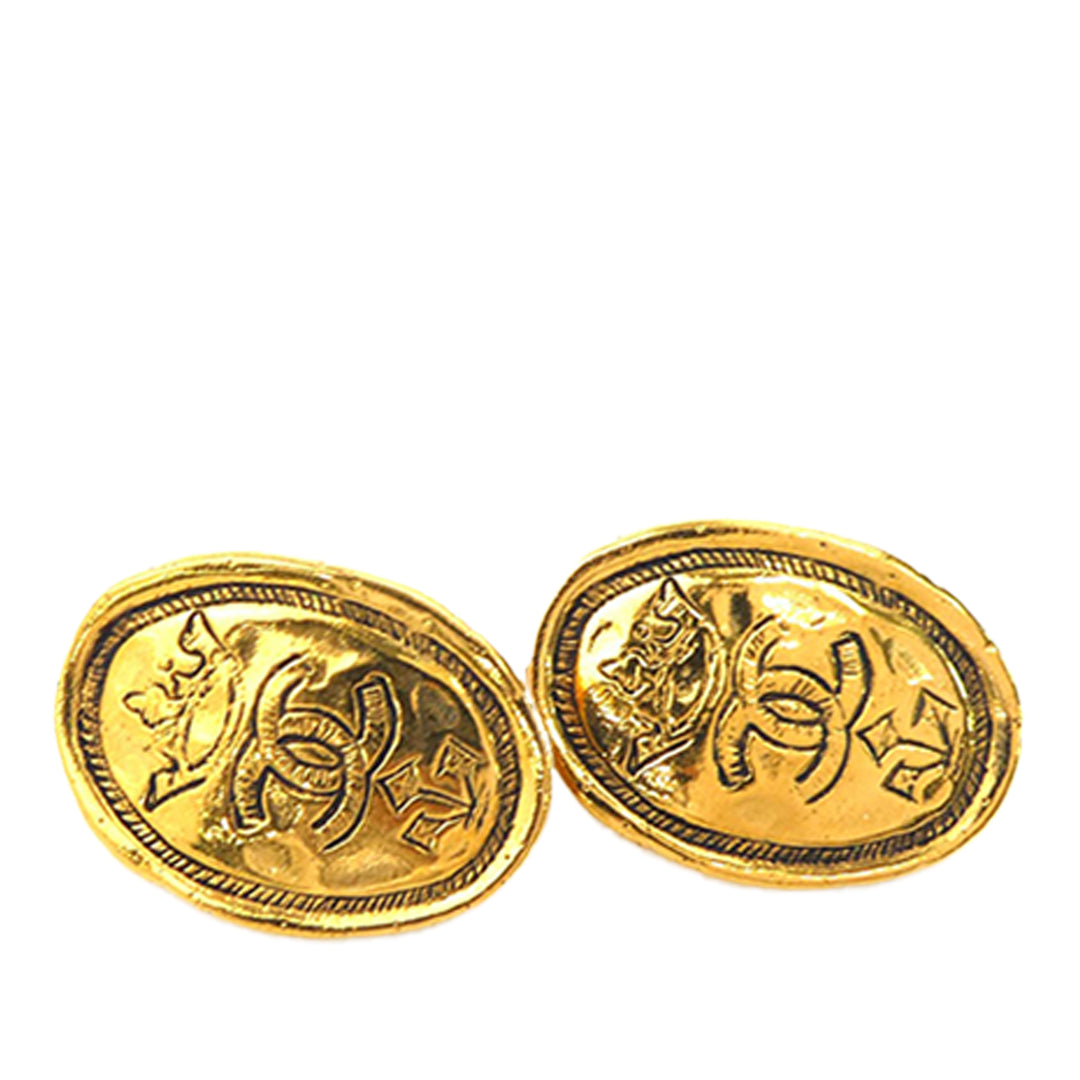 Chanel CC plaqué Crown Ovale À clip Boucles d'oreilles Doré – vue 2 – GABY PARIS