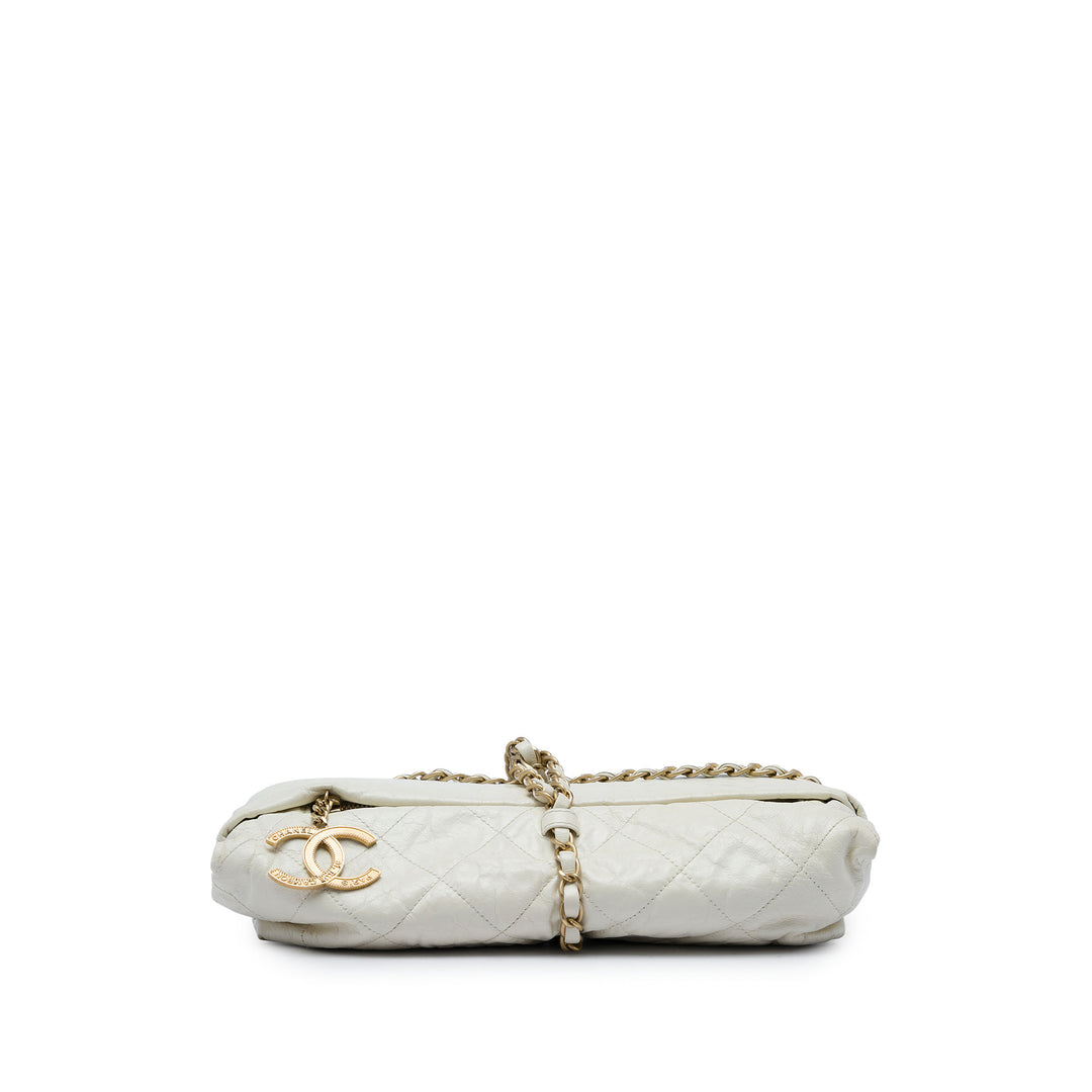Chanel Sac porté épaule Matelassé Midnight Swim Baluchon Cuir de veau Blanc – vue 3 – GABY PARIS