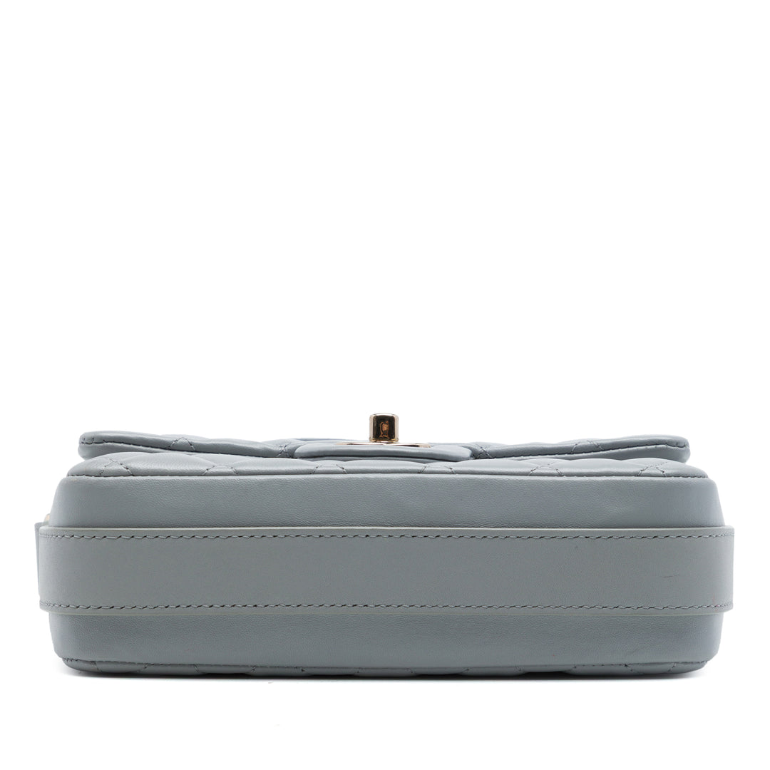 Chanel Matelassé Cuir de veau Bolero de Chanel à rabat