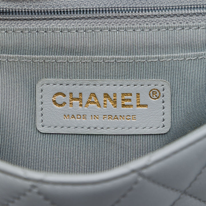 Chanel Matelassé Cuir de veau Bolero de Chanel à rabat