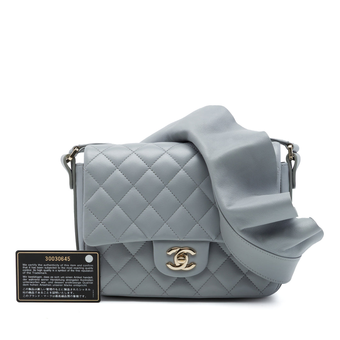Chanel Matelassé Cuir de veau Bolero de Chanel à rabat