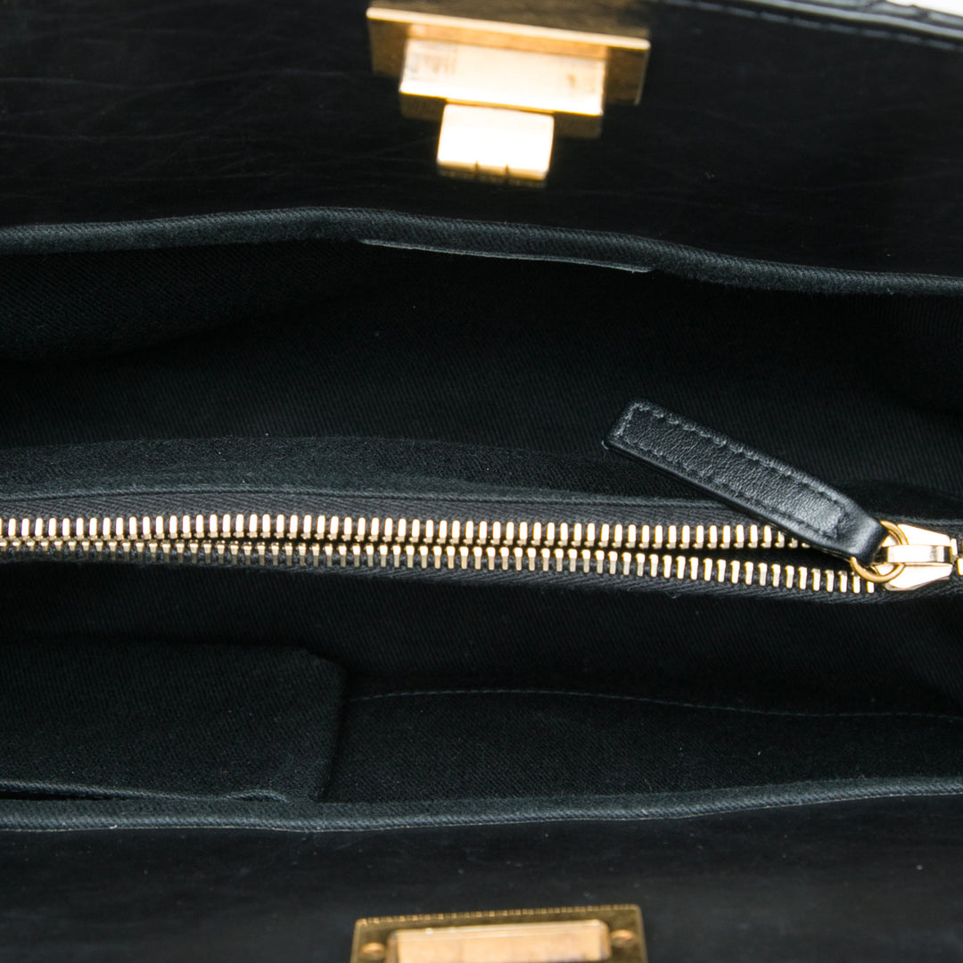 Chanel Matelassé vieilli Reissue 2.55 Cabas Moyen Cuir de veau Noir – vue 4 – GABY PARIS