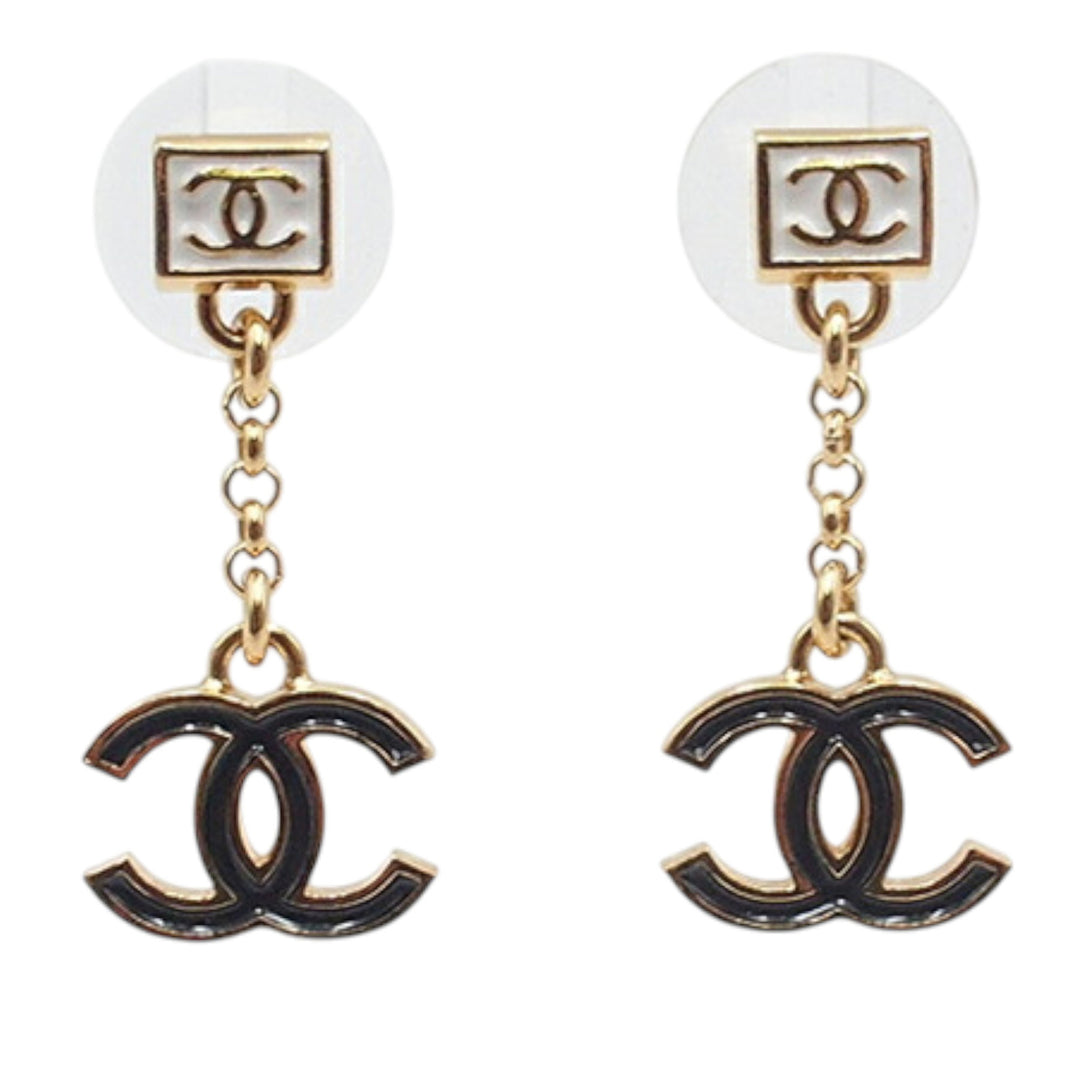 Chanel CC plaqué Émail pendantes fermoir poussette Boucles d’oreilles – GABY PARIS Authentique