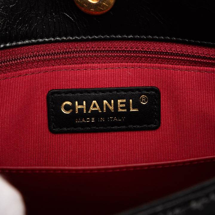 Chanel Medium Shiny Crumpled Cuir de veau Wavy CC Hobo Noir