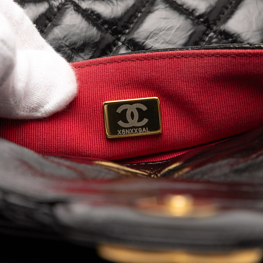 Chanel Medium Shiny Crumpled Cuir de veau Wavy CC Hobo Noir