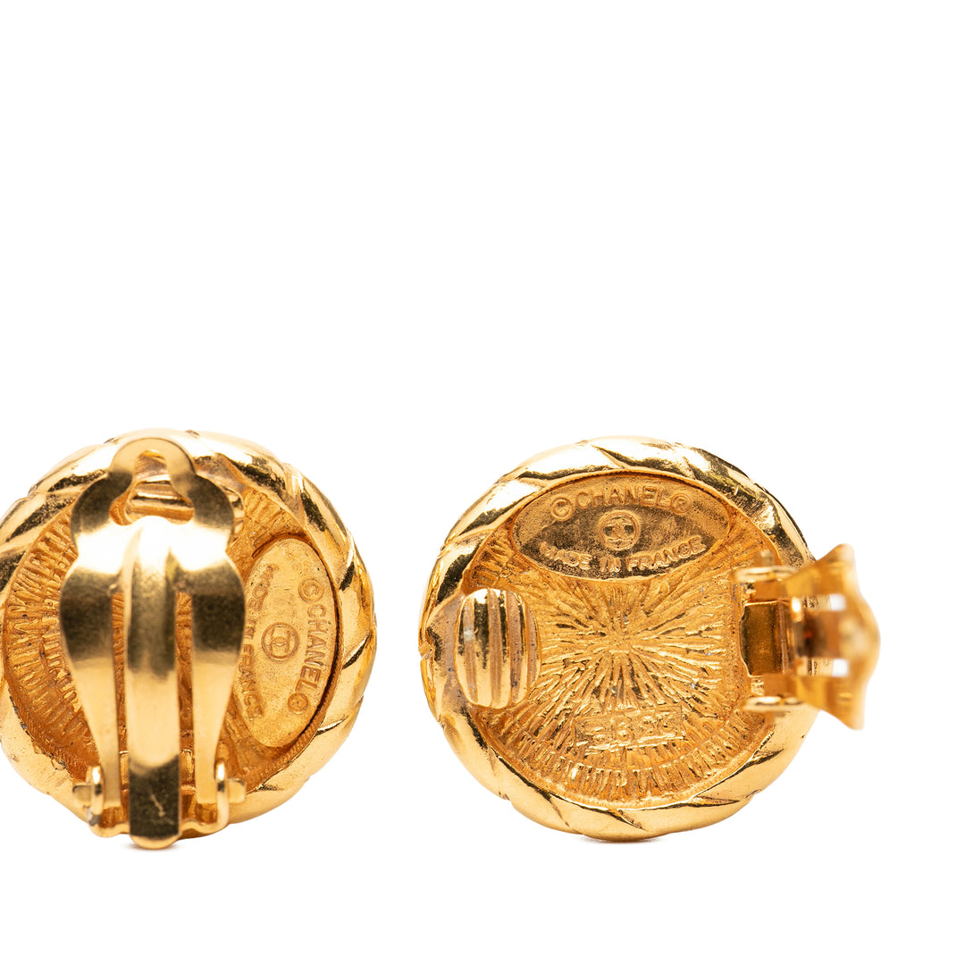 Chanel CC plaqué Bouton À clip Boucles d'oreilles Doré
