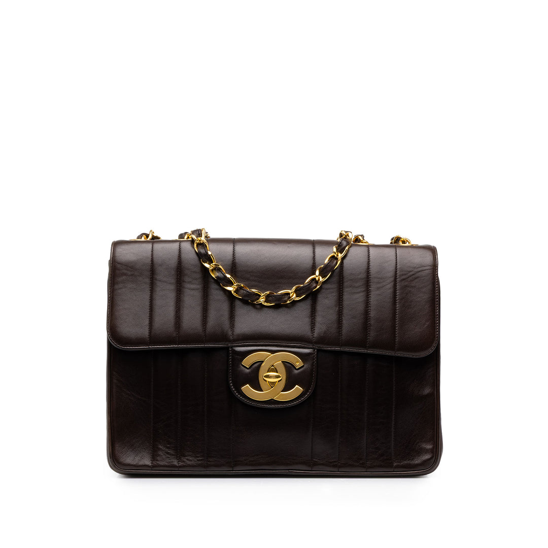 Chanel Sac porté épaule Vertical Quilt Rabat simple Jumbo Cuir d'agneau Marron – vue principale – GABY PARIS
