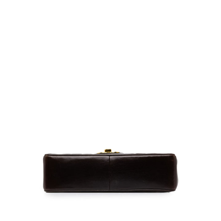 Chanel Sac porté épaule Vertical Quilt Rabat simple Jumbo Cuir d'agneau Marron – vue 3 – GABY PARIS