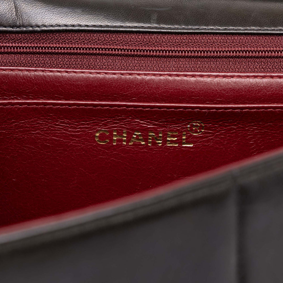Chanel Sac porté épaule Vertical Quilt Rabat simple Jumbo Cuir d'agneau Marron – vue 5 – GABY PARIS