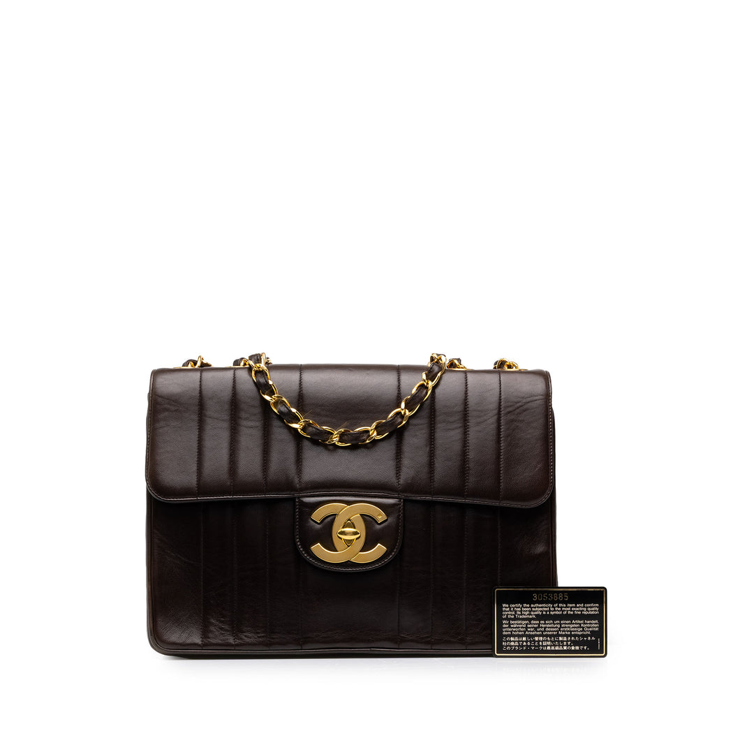 Chanel Sac porté épaule Vertical Quilt Rabat simple Jumbo Cuir d'agneau Marron – vue 7 – GABY PARIS