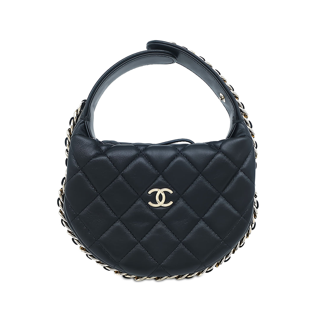 Chanel Matelassé Sac rond à chaîne Pochette Mini Cuir d'agneau Noir – vue principale – GABY PARIS