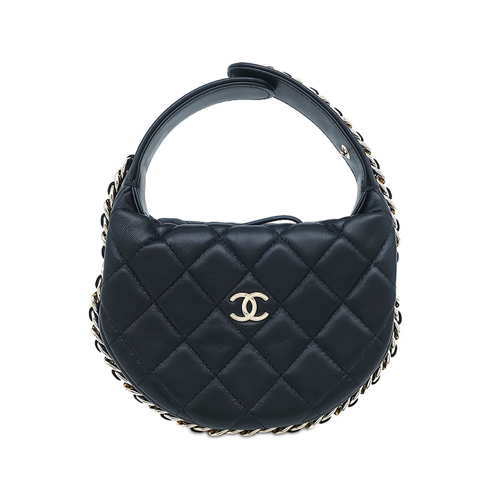 Chanel Matelassé Sac rond à chaîne Pochette Mini Cuir d'agneau Noir – vue principale – GABY PARIS