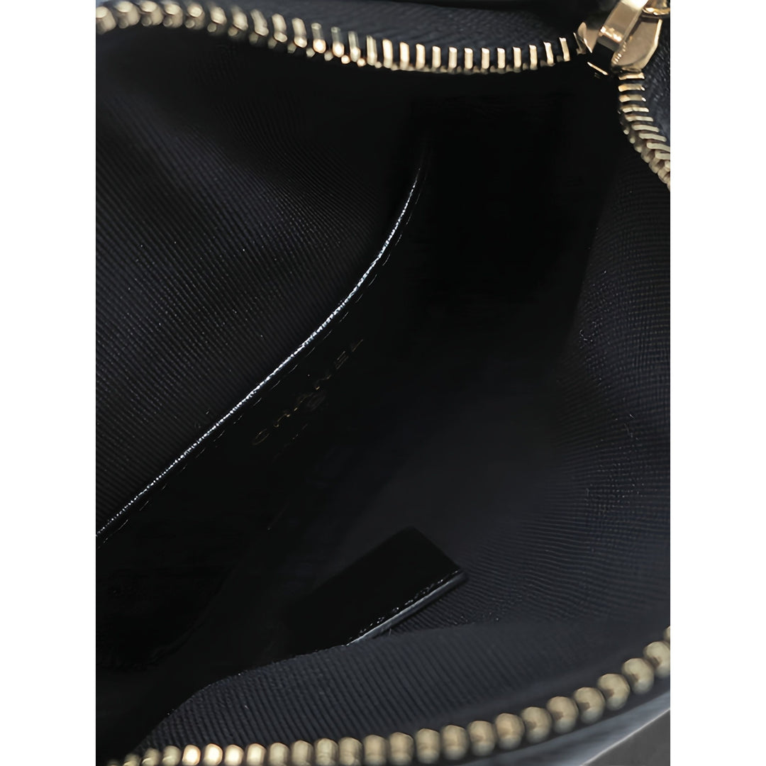 Chanel Matelassé Sac rond à chaîne Pochette Mini Cuir d'agneau Noir – vue 4 – GABY PARIS