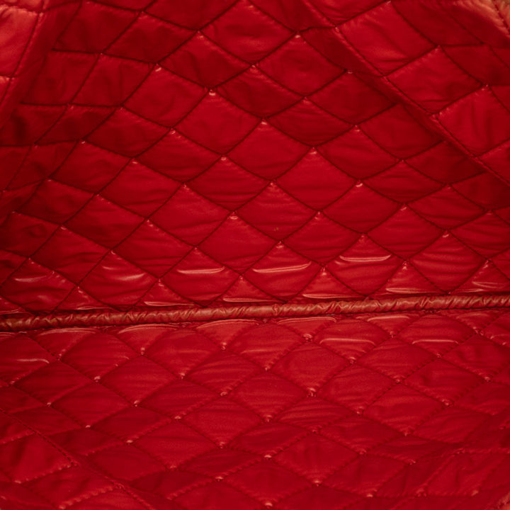 Chanel Large Matelassé Cuir d’agneau O Étui Pochette