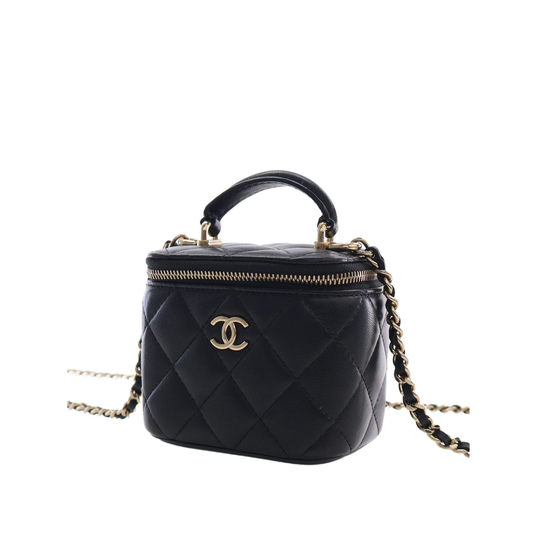 Chanel Vanity CC Matelassé avec chaîne Mini Cuir d'agneau Noir – vue 12 – GABY PARIS
