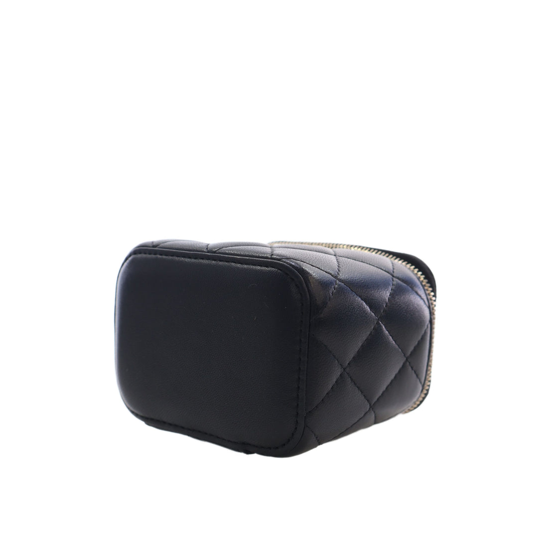 Chanel Vanity CC Matelassé avec chaîne Mini Cuir d'agneau Noir – vue 14 – GABY PARIS