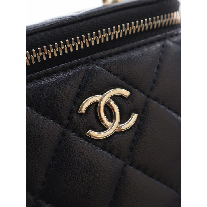 Chanel Vanity CC Matelassé avec chaîne Mini Cuir d'agneau Noir – vue 4 – GABY PARIS