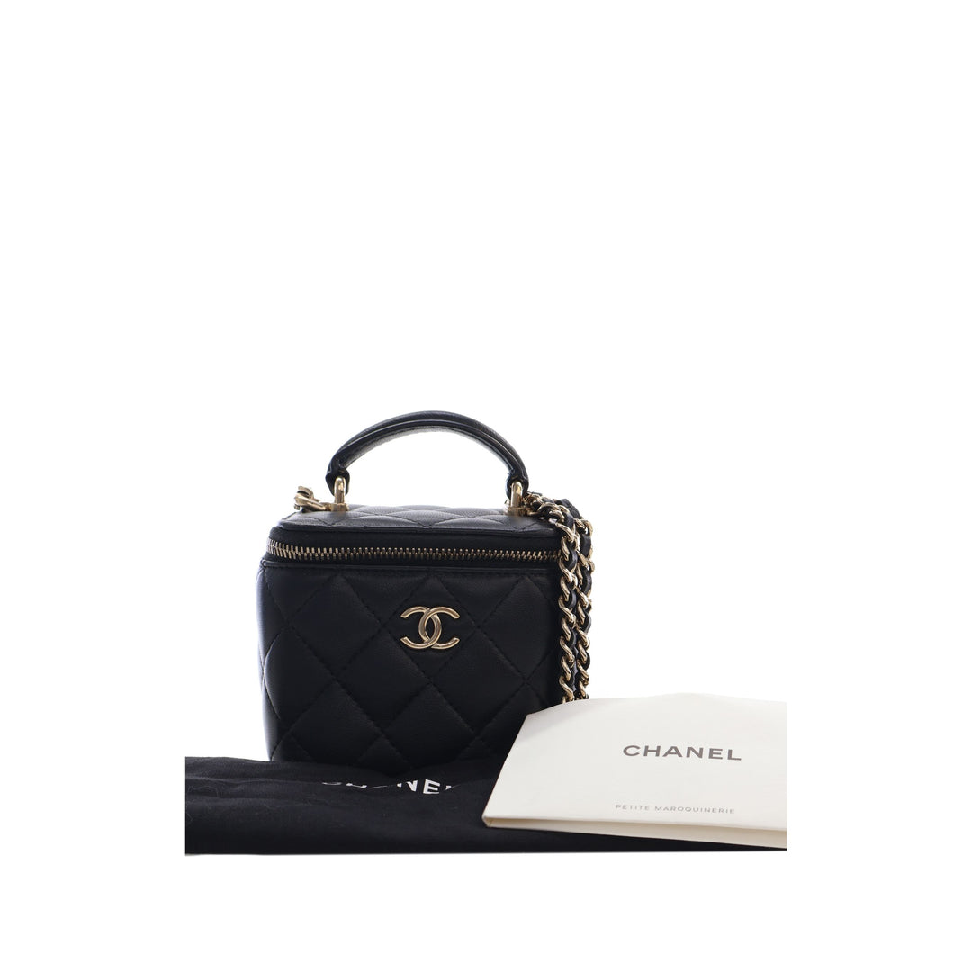 Chanel Vanity CC Matelassé avec chaîne Mini Cuir d'agneau Noir – vue 5 – GABY PARIS