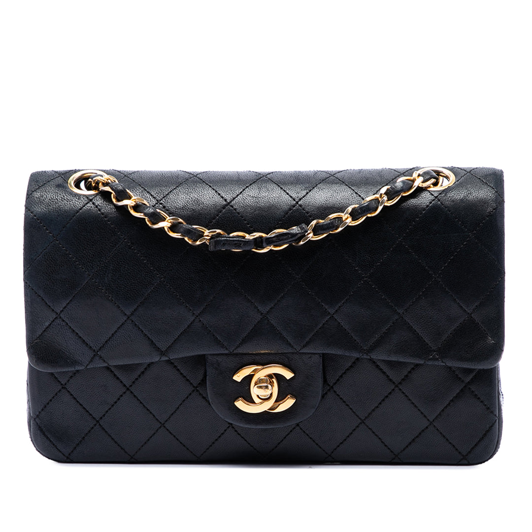 Chanel Classic Double rabat Petit Cuir d'agneau Noir – vue principale – GABY PARIS