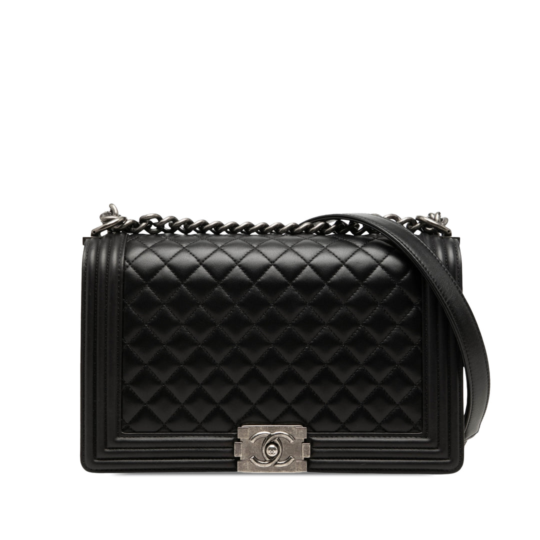 Chanel Matelassé Boy à rabat Moyen Cuir d'agneau Noir – vue principale – GABY PARIS