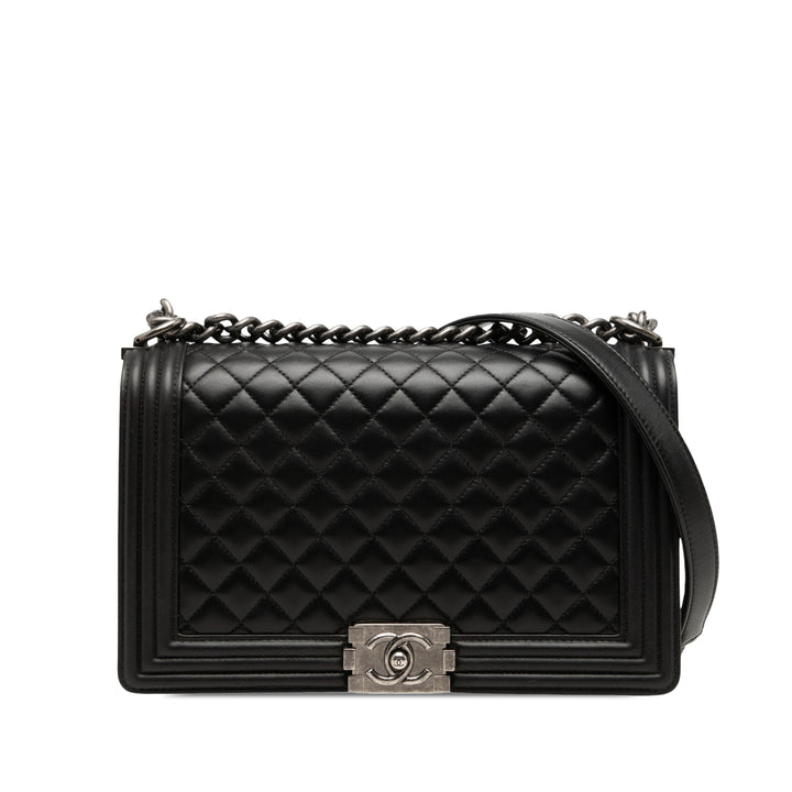 Chanel Matelassé Boy à rabat Moyen Cuir d'agneau Noir – vue principale – GABY PARIS