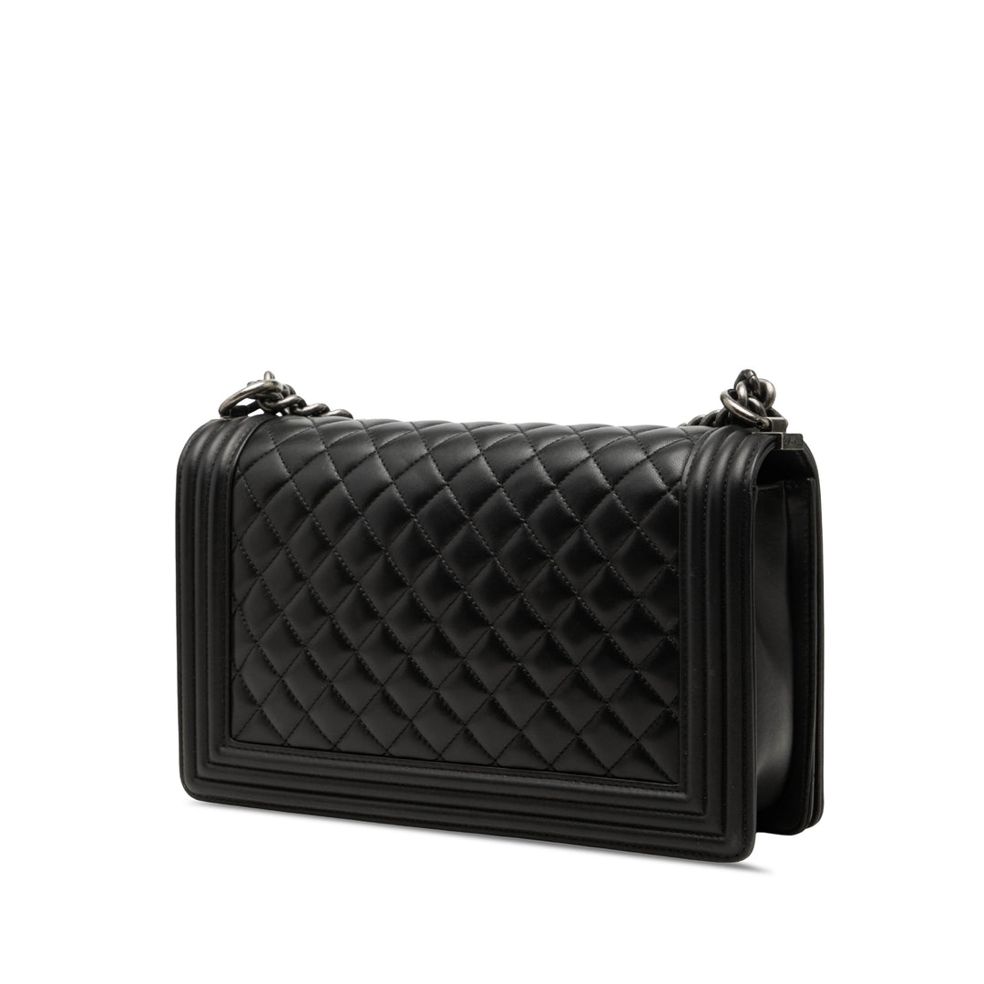 Chanel Matelassé Boy à rabat Moyen Cuir d'agneau Noir – vue 2 – GABY PARIS