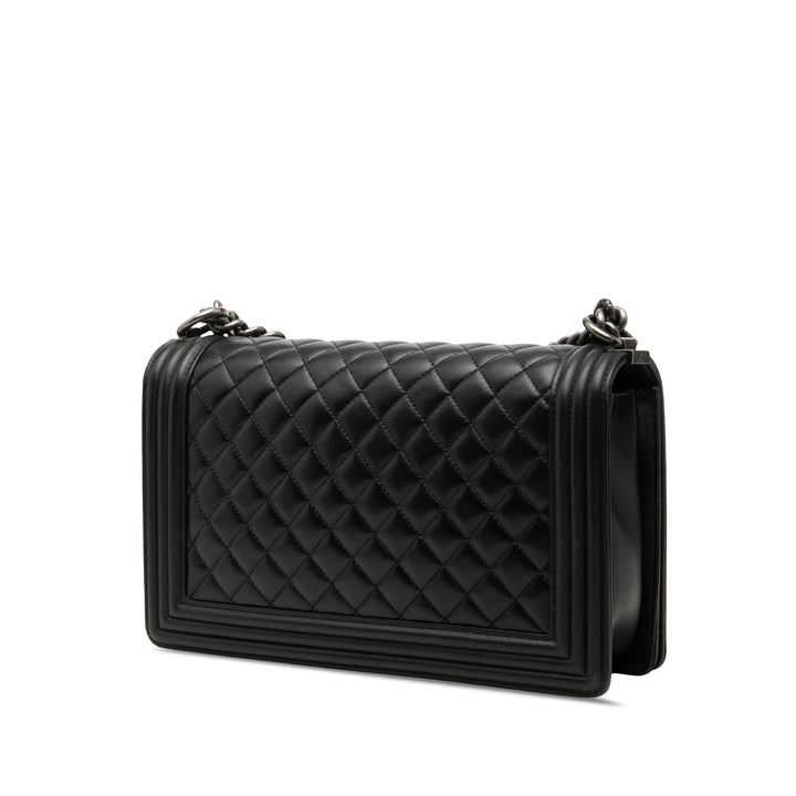 Chanel Matelassé Boy à rabat Moyen Cuir d'agneau Noir – vue 2 – GABY PARIS
