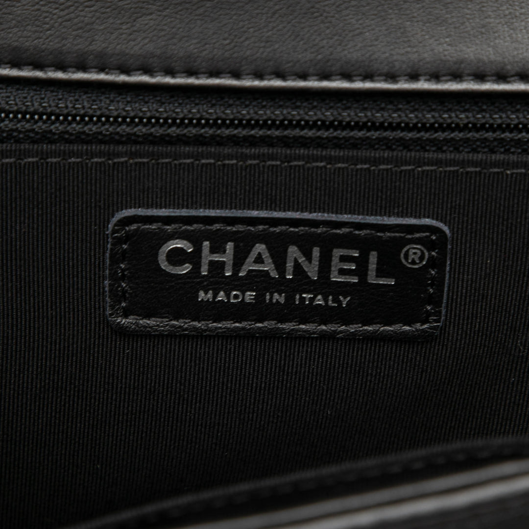 Chanel Matelassé Boy à rabat Moyen Cuir d'agneau Noir – vue 5 – GABY PARIS