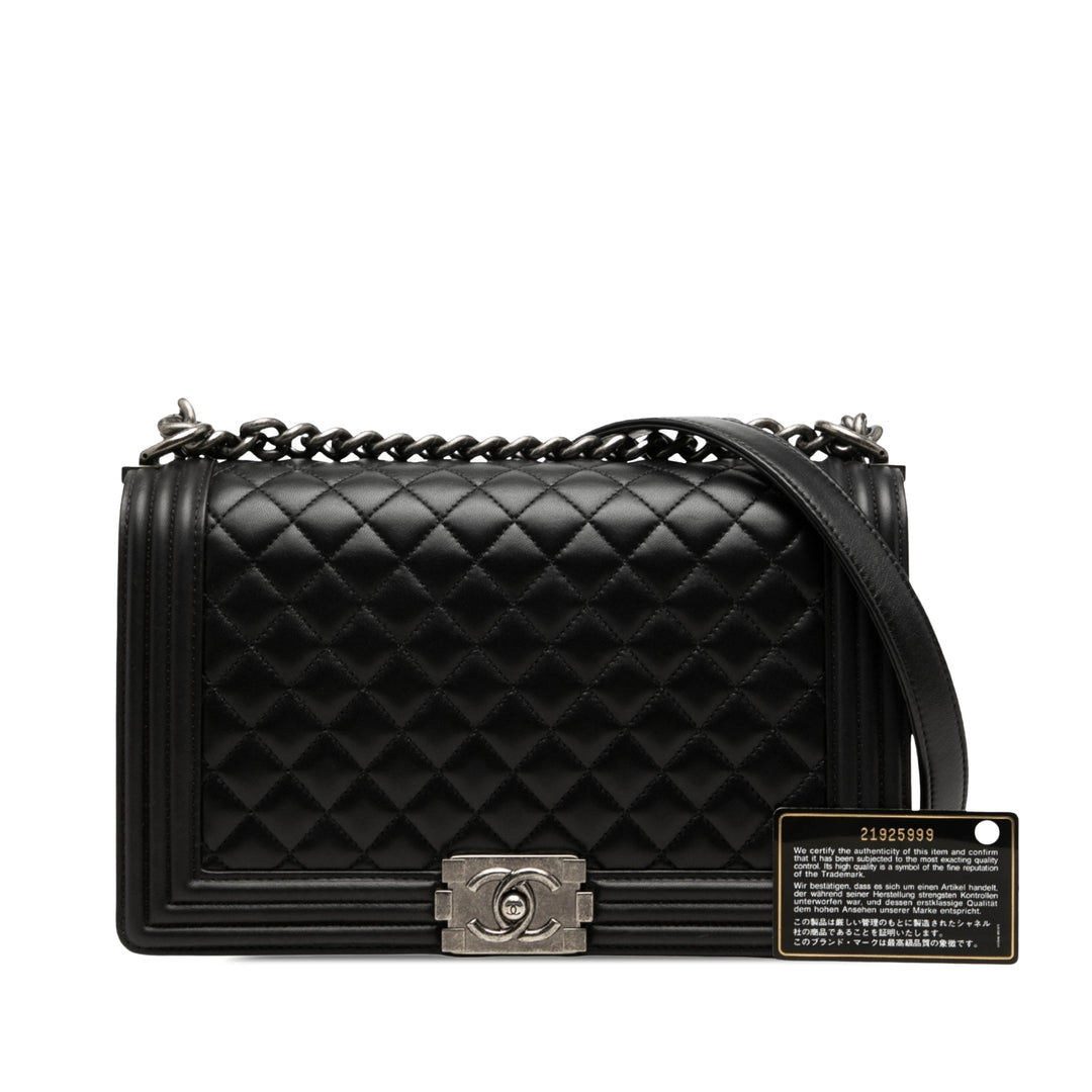 Chanel Matelassé Boy à rabat Moyen Cuir d'agneau Noir – vue 7 – GABY PARIS