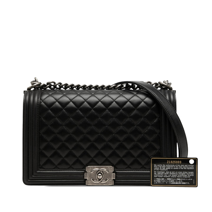 Chanel Matelassé Boy à rabat Moyen Cuir d'agneau Noir – vue 7 – GABY PARIS