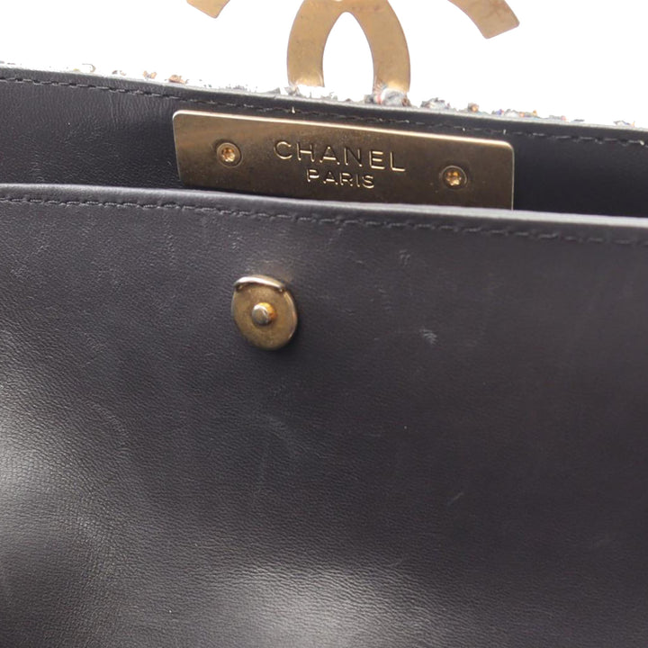Chanel Small Quilted Tweed CC Chic Double rabat Gris – GABY PARIS Authentique