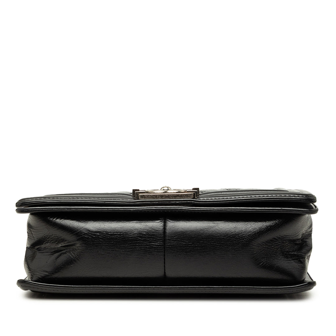Chanel Matelassé Double Stitch Boy à rabat Moyen Cuir d'agneau Noir – vue 3 – GABY PARIS