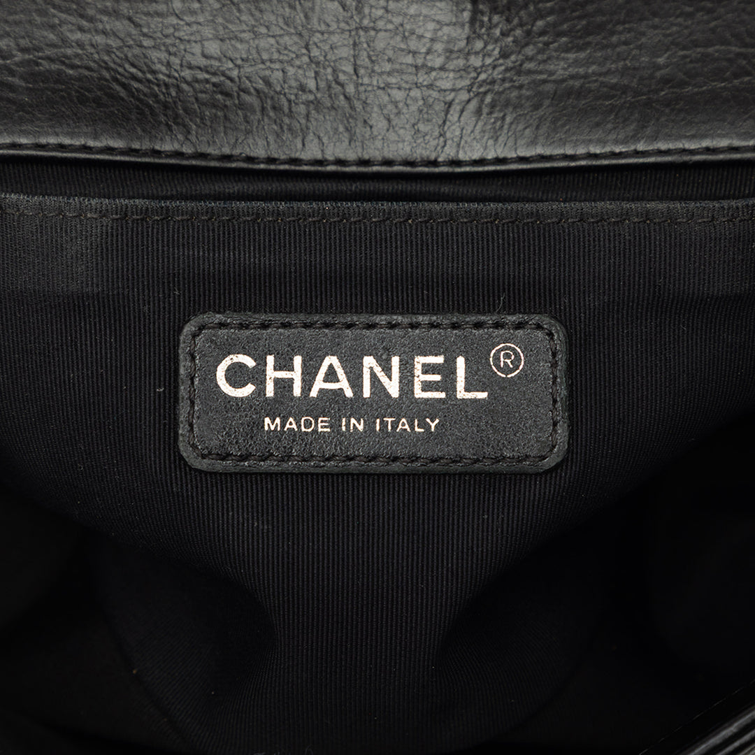 Chanel Matelassé Double Stitch Boy à rabat Moyen Cuir d'agneau Noir – vue 5 – GABY PARIS