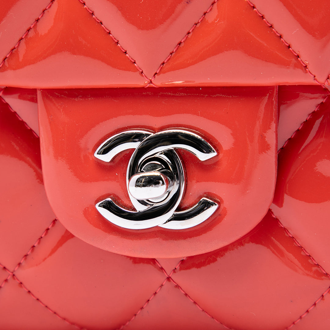 Chanel CC Matelassé à rabat Pochette avec chaîne Rose – vue 5 – GABY PARIS