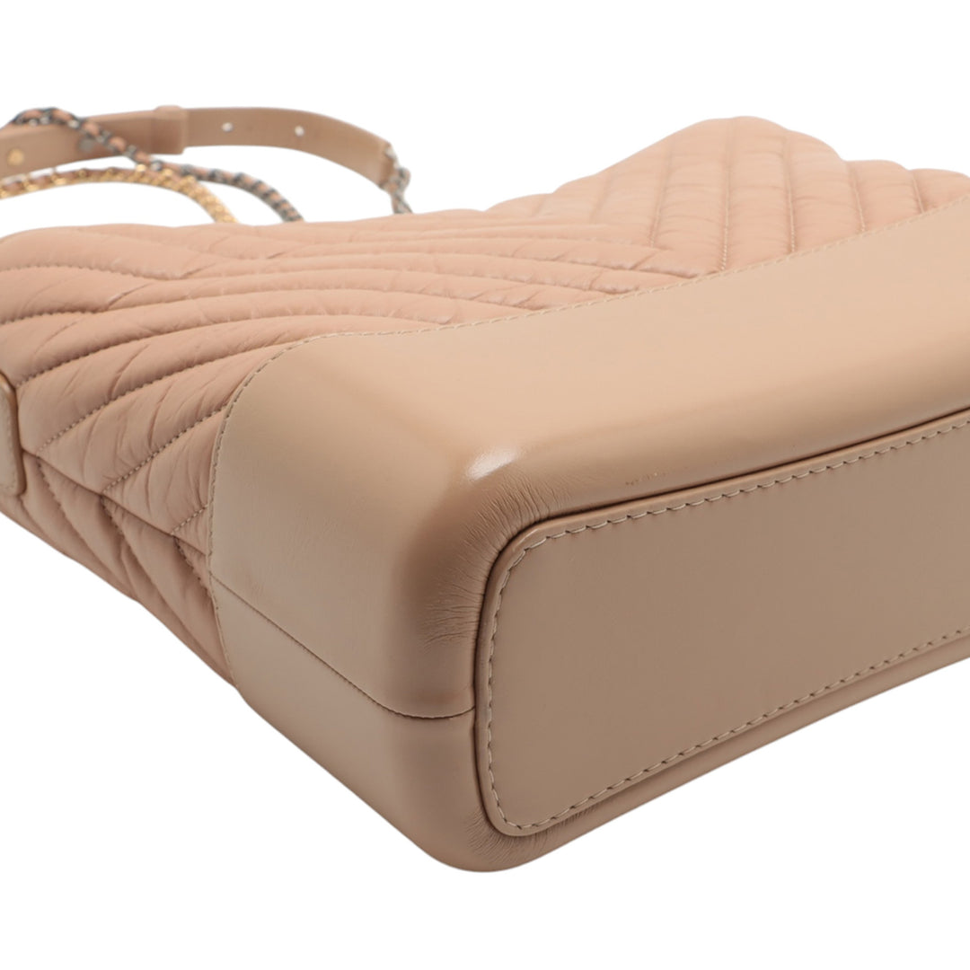 Chanel Medium Chevron vieilli Cuir de veau Gabrielle Hobo – GABY PARIS Authentique