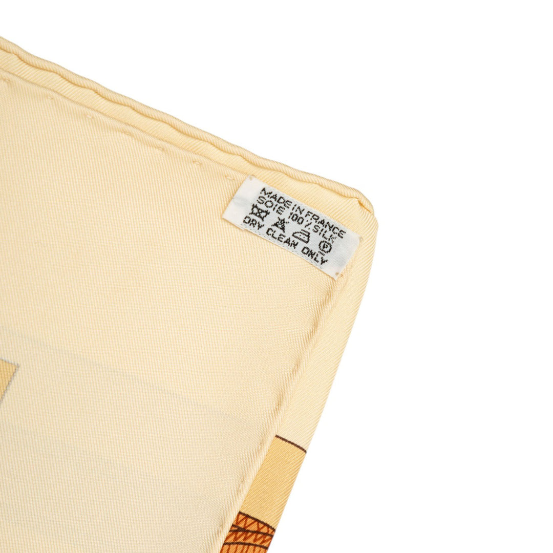 Hermès Carré Eperon D'Or Carre 90 Beige – vue 4 – GABY PARIS