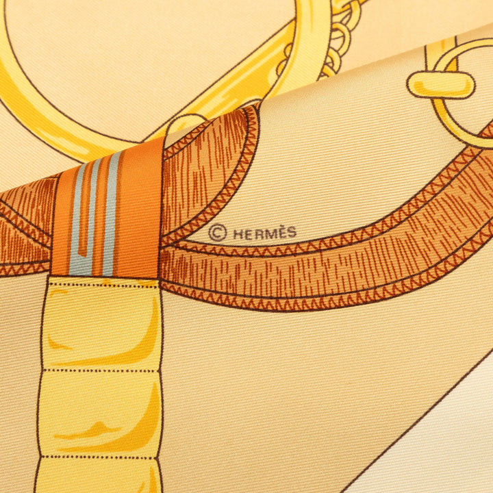Hermès Carré Eperon D'Or Carre 90 Beige – vue 5 – GABY PARIS