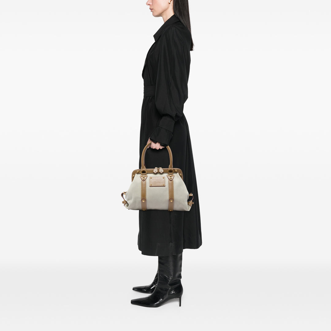 Louis Vuitton Sac à main Trianon de Nuit GM Beige – vue 6 – GABY PARIS