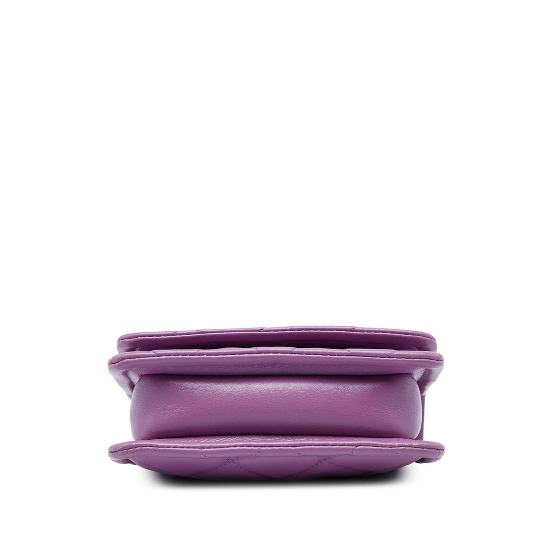 Chanel Sac à main Matelassé brillant Bouton On Top à rabat Mini Cuir d'agneau Violet – vue 3 – GABY PARIS