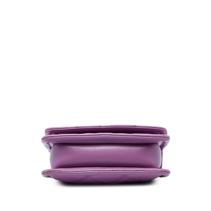 Chanel Sac à main Matelassé brillant Bouton On Top à rabat Mini Cuir d'agneau Violet – vue 3 – GABY PARIS