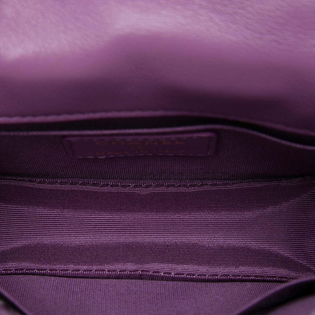 Chanel Sac à main Matelassé brillant Bouton On Top à rabat Mini Cuir d'agneau Violet – vue 4 – GABY PARIS