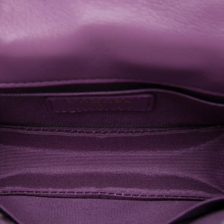 Chanel Sac à main Matelassé brillant Bouton On Top à rabat Mini Cuir d'agneau Violet – vue 4 – GABY PARIS