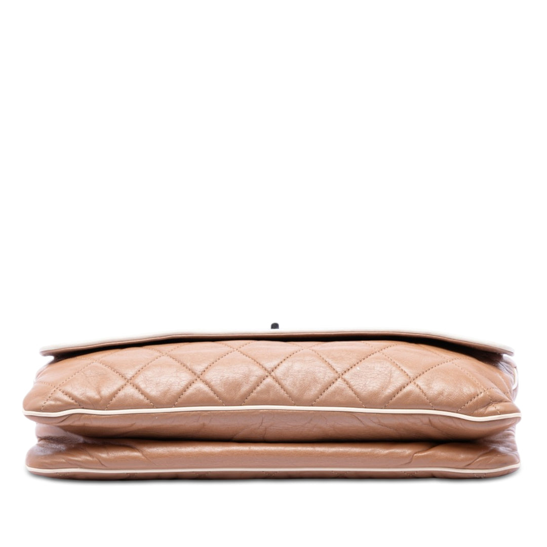Chanel Matelassé vieilli Reissue 2.55 East West à rabat Cuir d'agneau