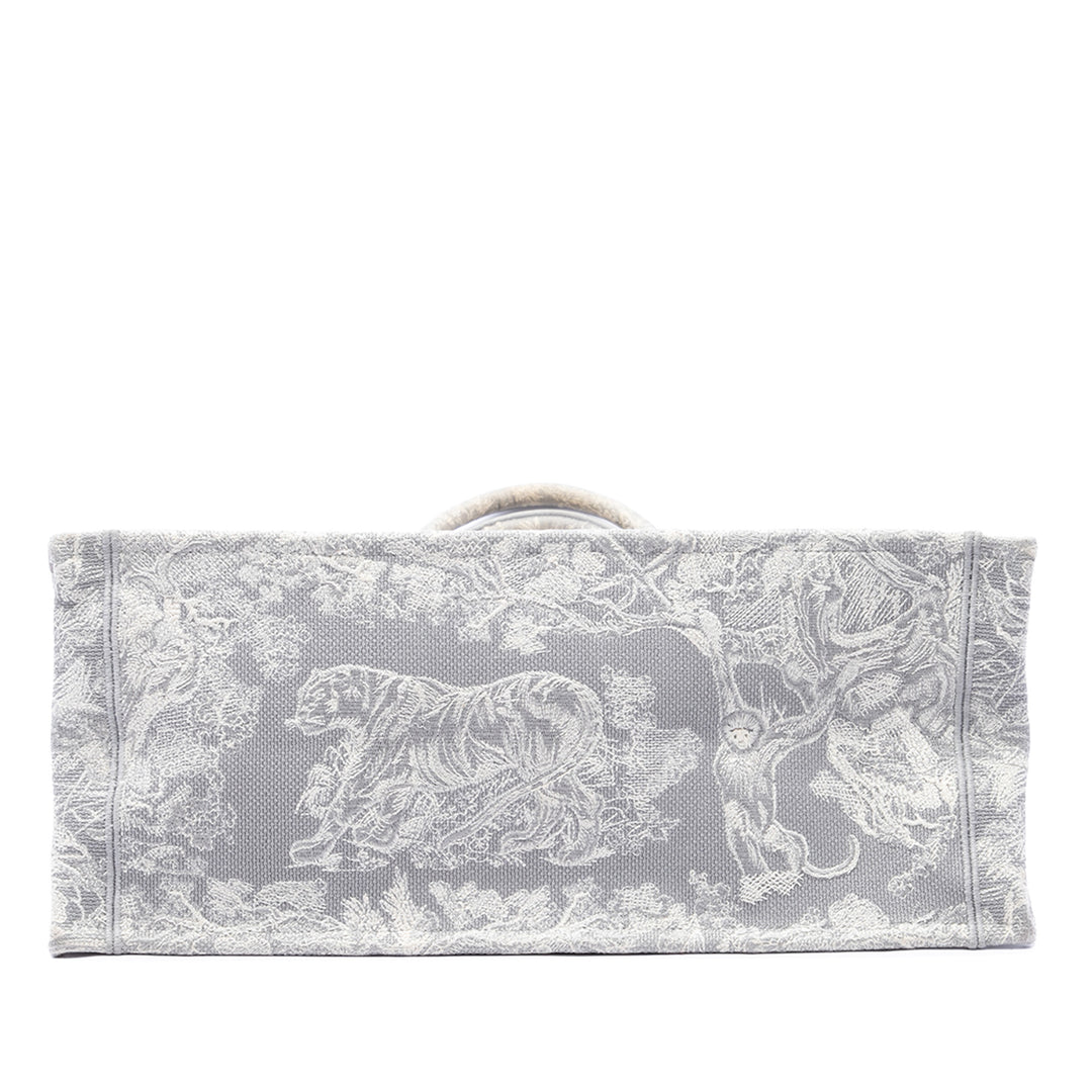 Dior Book Tote brodé Dioriviera De Jouy Grand Gris – vue 3 – GABY PARIS