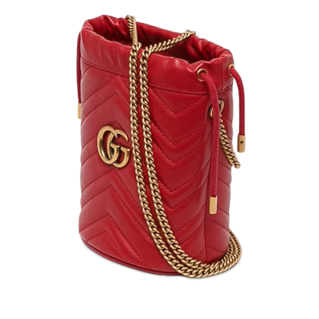 Gucci Sac seau GG Marmont Matelasse Petit Cuir de veau Rouge – vue 2 – GABY PARIS