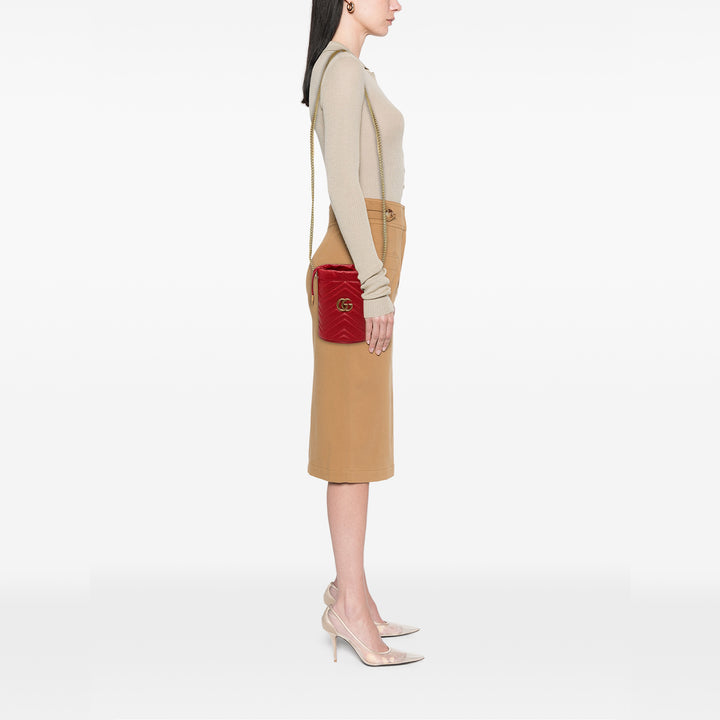 Gucci Sac seau GG Marmont Matelasse Petit Cuir de veau Rouge – vue 6 – GABY PARIS