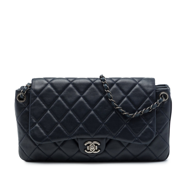 Chanel CC Matelassé Accordion à rabat Cuir d'agneau Bleu – vue principale – GABY PARIS