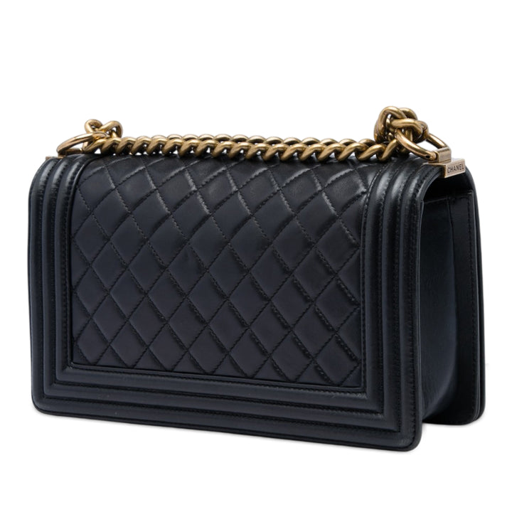 Chanel Sac bandoulière Matelassé Boy à rabat Moyen Cuir d'agneau Noir – vue 2 – GABY PARIS
